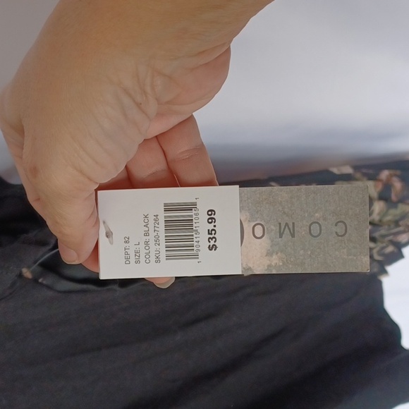 Como Vintage Oversize Black Tee with Pleated Floral Back - Picture 6 of 8